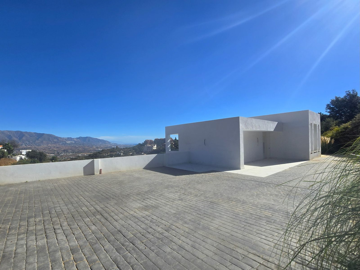 4 Bed Townhouse for sale in La Mairena Costa Del Sol, Málaga, Spain