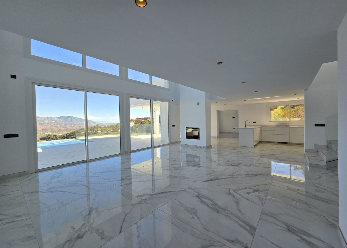 4 Bed Townhouse for sale in La Mairena Costa Del Sol, Málaga, Spain