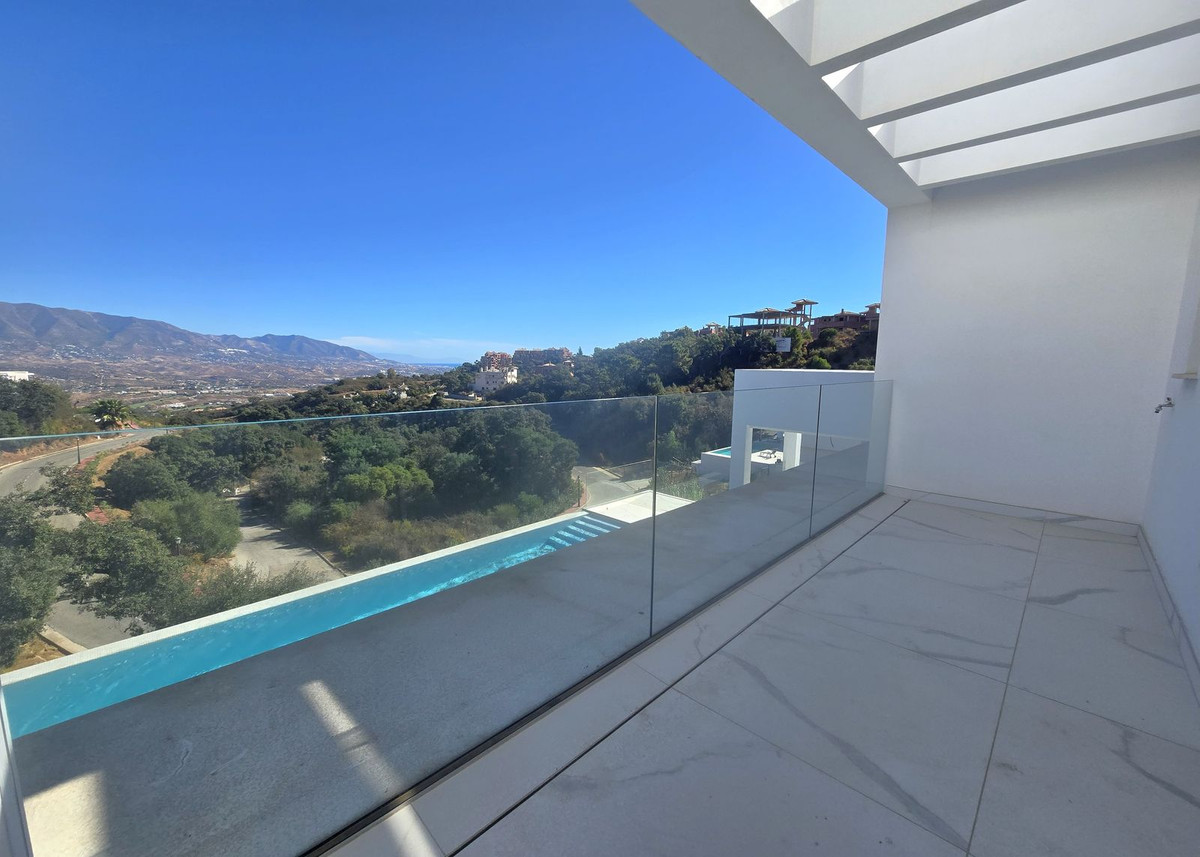 4 Bed Townhouse for sale in La Mairena Costa Del Sol, Málaga, Spain
