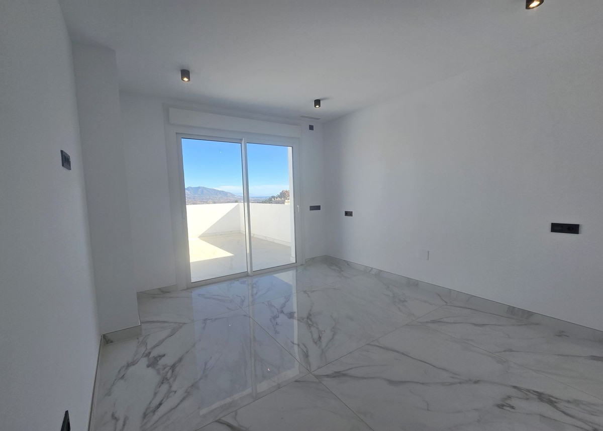 4 Bed Townhouse for sale in La Mairena Costa Del Sol, Málaga, Spain