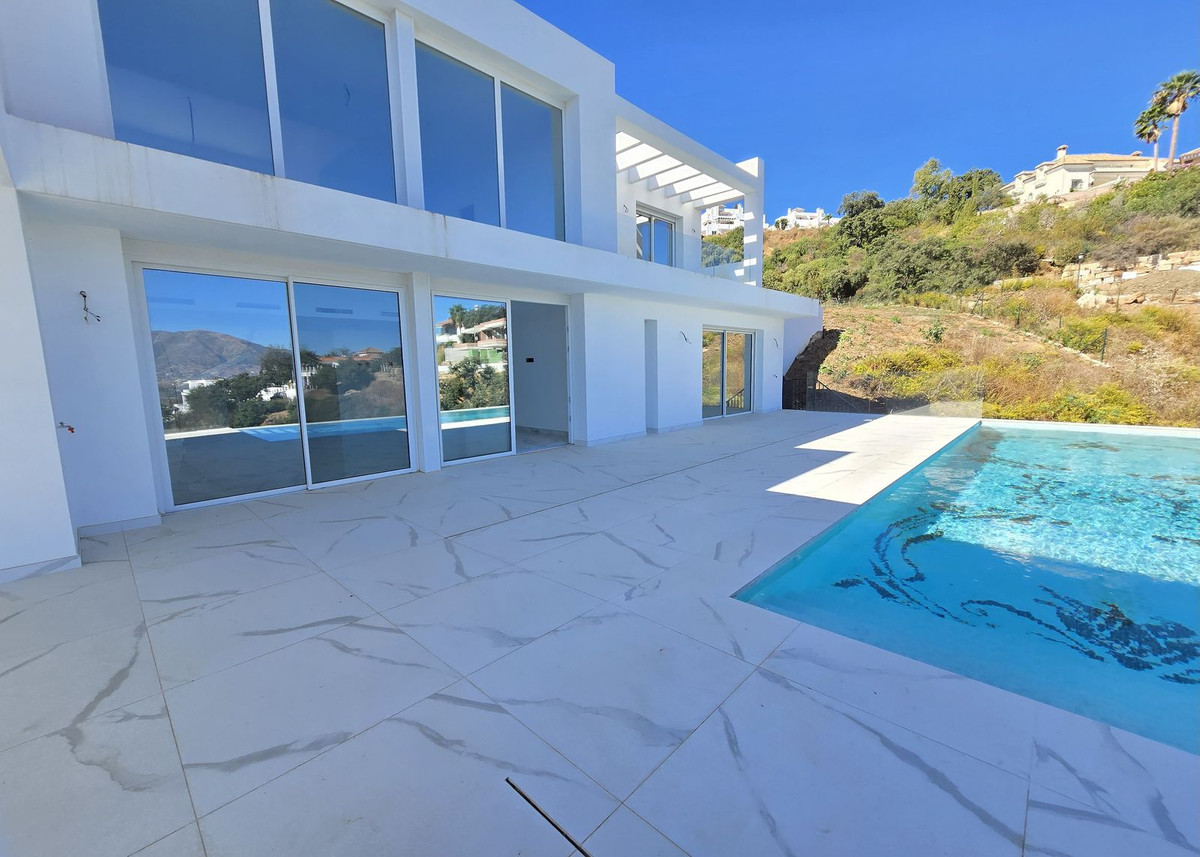 4 Bed Townhouse for sale in La Mairena Costa Del Sol, Málaga, Spain
