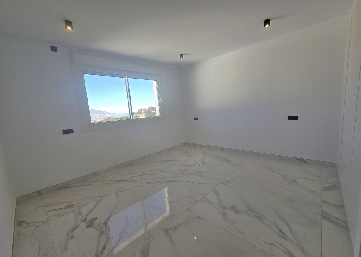 4 Bed Townhouse for sale in La Mairena Costa Del Sol, Málaga, Spain