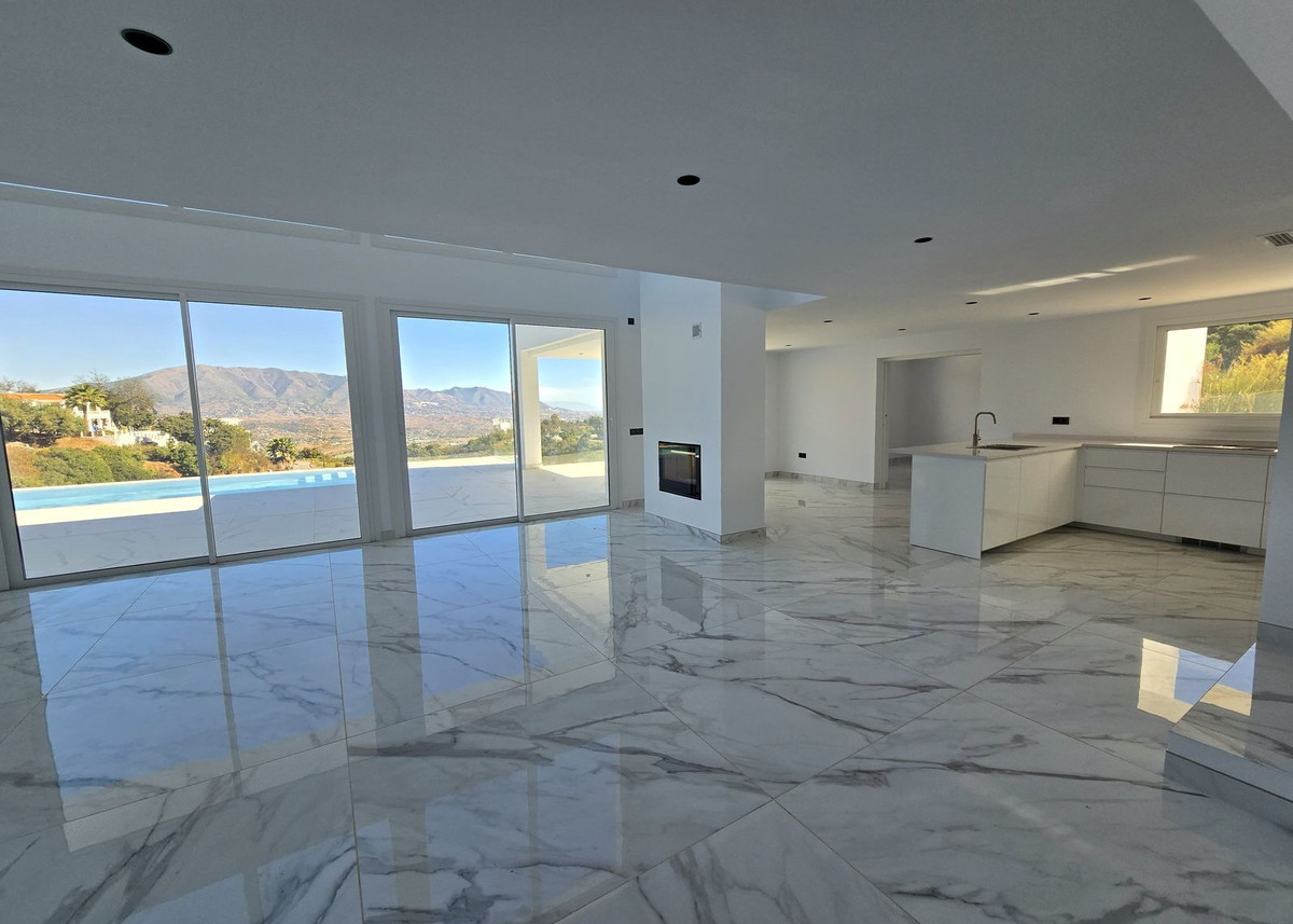 4 Bed Townhouse for sale in La Mairena Costa Del Sol, Málaga, Spain