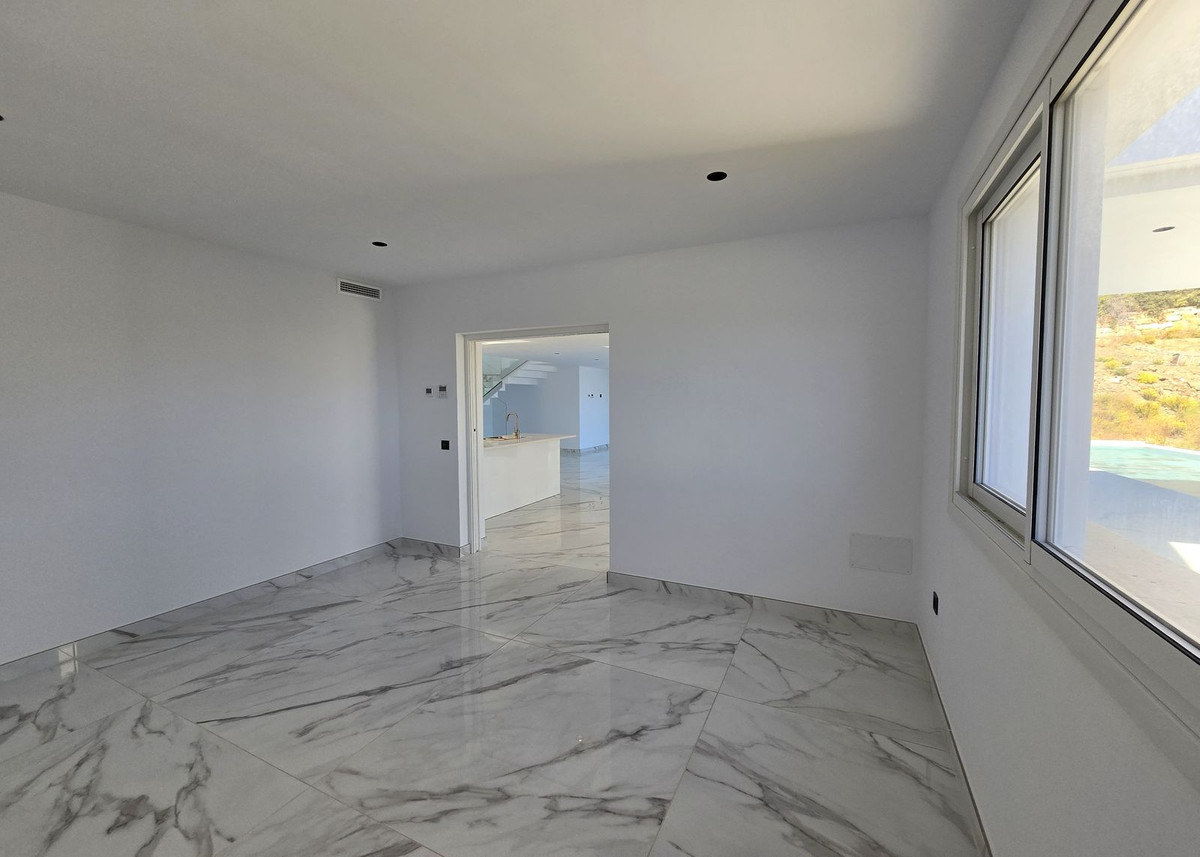 4 Bed Townhouse for sale in La Mairena Costa Del Sol, Málaga, Spain
