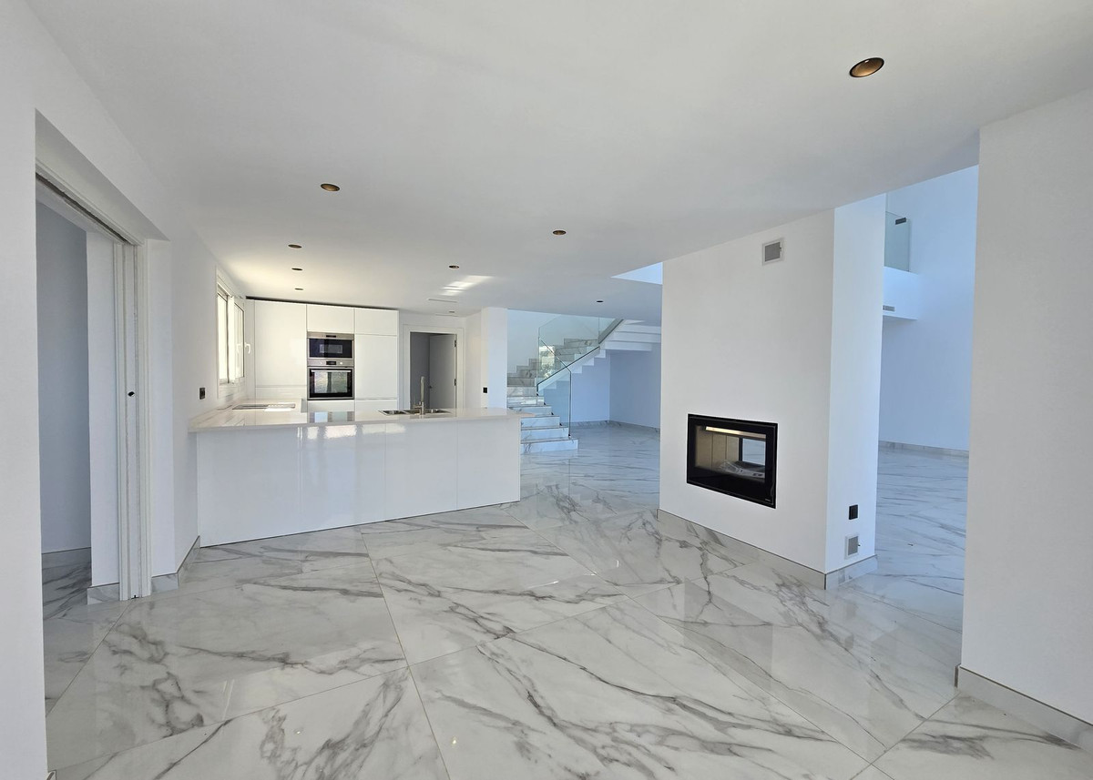 4 Bed Townhouse for sale in La Mairena Costa Del Sol, Málaga, Spain