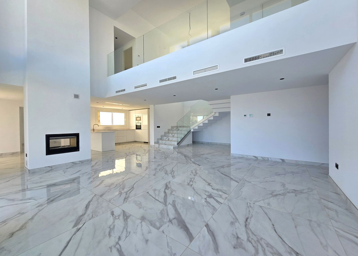 4 Bed Townhouse for sale in La Mairena Costa Del Sol, Málaga, Spain