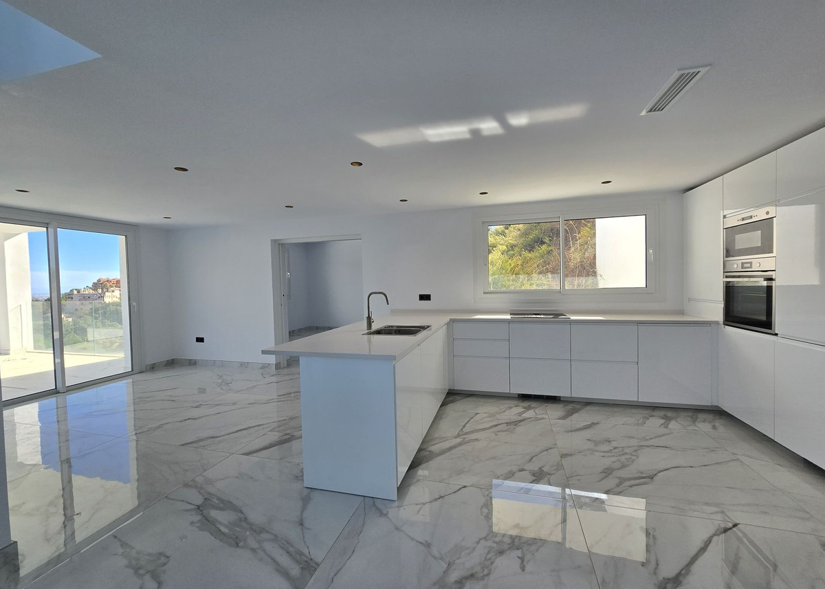 4 Bed Townhouse for sale in La Mairena Costa Del Sol, Málaga, Spain