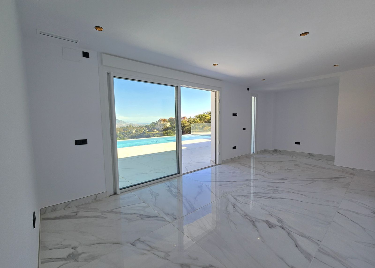 4 Bed Townhouse for sale in La Mairena Costa Del Sol, Málaga, Spain