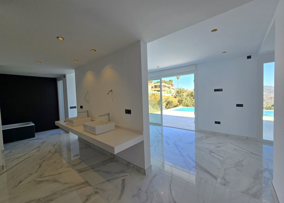 4 Bed Townhouse for sale in La Mairena Costa Del Sol, Málaga, Spain