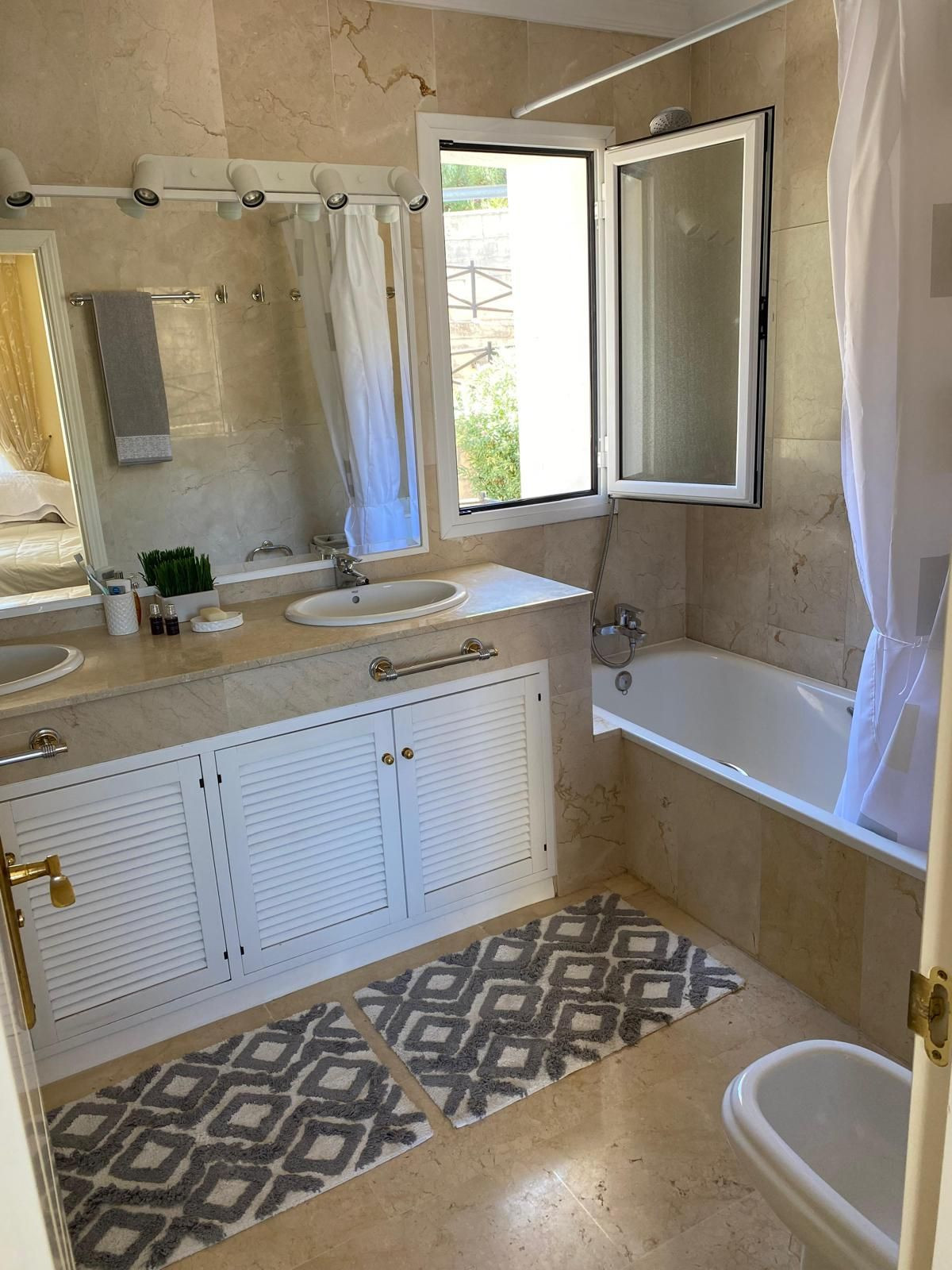 2 Bed Apartment for sale in Elviria Costa Del Sol, Málaga, Spain