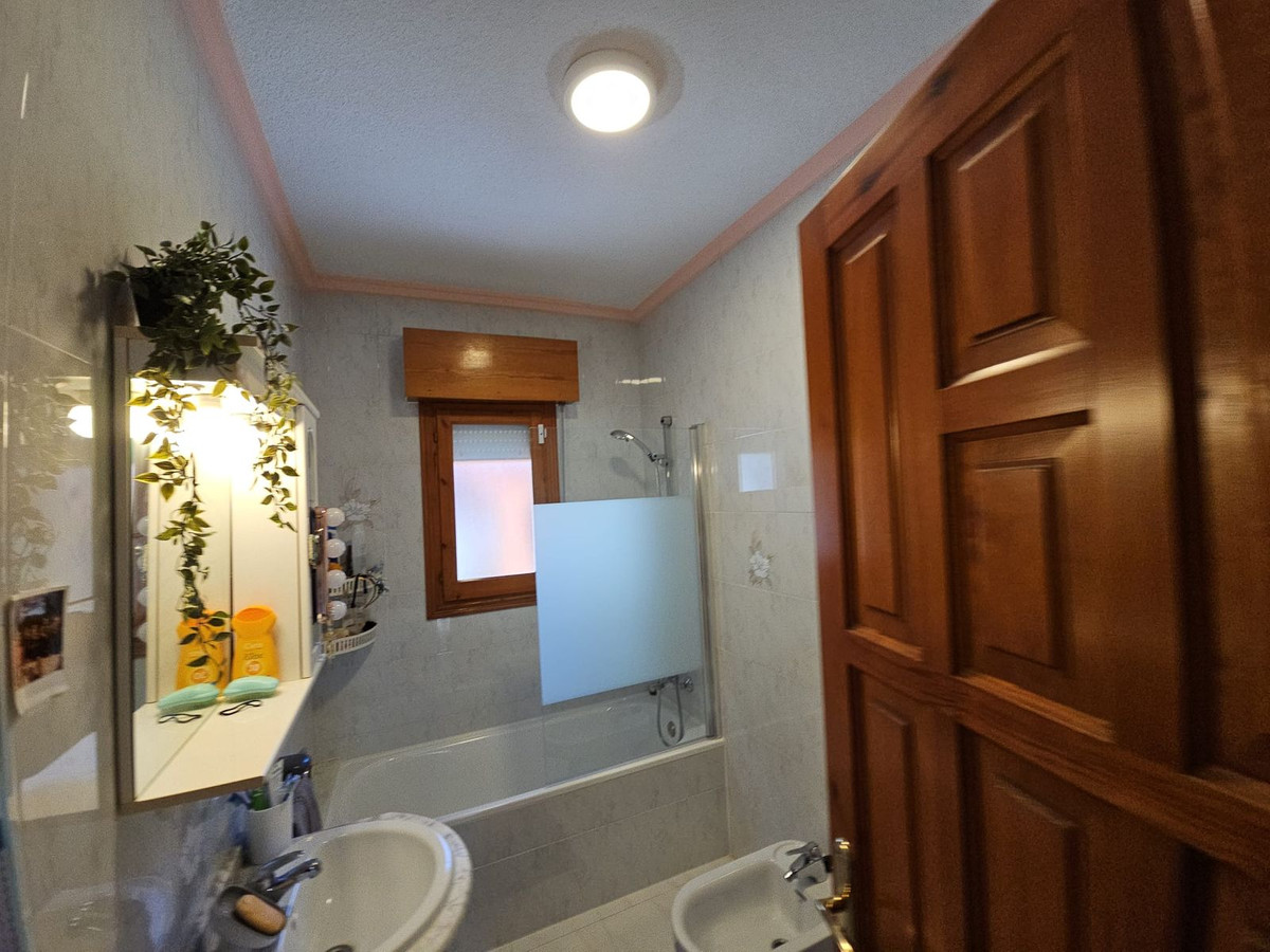 Se vende Villa - Chalet de 4 dormitorios en Costa Blanca, Alicante, España