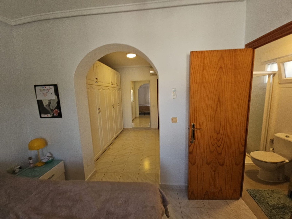 Se vende Villa - Chalet de 4 dormitorios en Costa Blanca, Alicante, España
