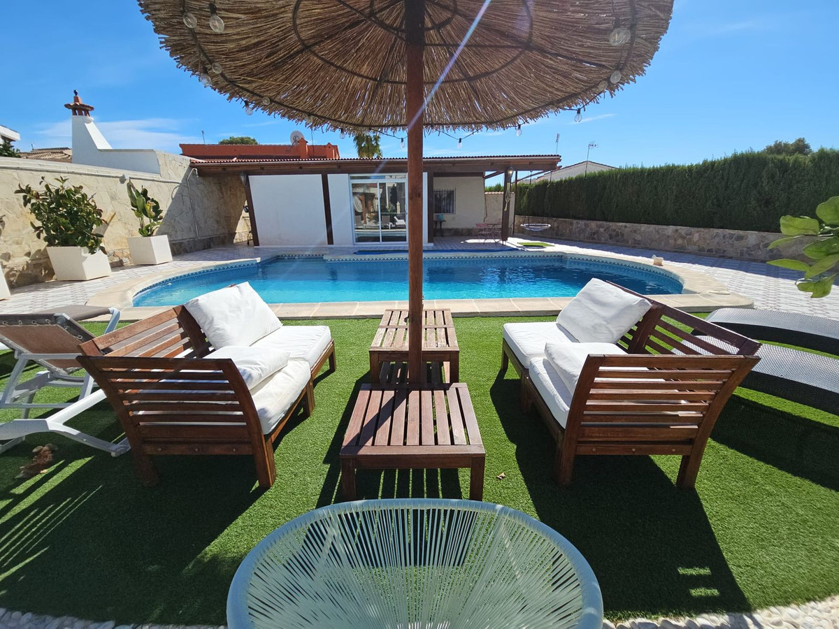 Se vende Villa - Chalet de 4 dormitorios en Costa Blanca, Alicante, España