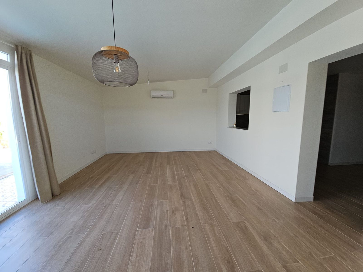 Se vende Villa - Chalet de 4 dormitorios en Costa Blanca, Alicante, España