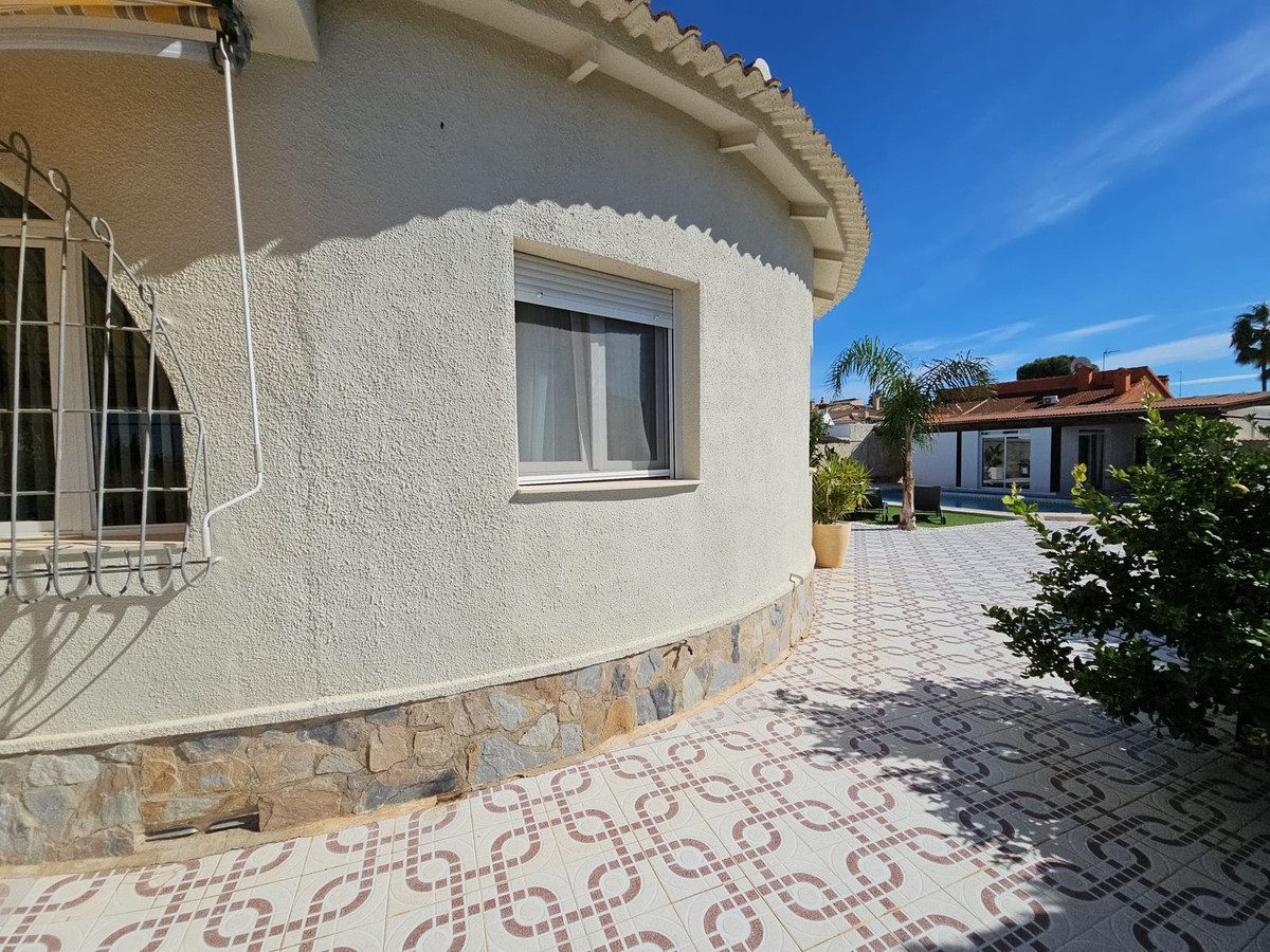 Se vende Villa - Chalet de 4 dormitorios en Costa Blanca, Alicante, España