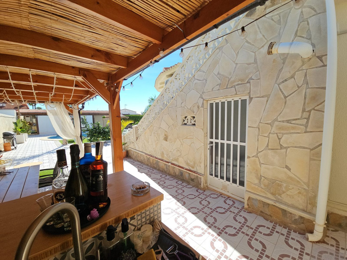 Se vende Villa - Chalet de 4 dormitorios en Costa Blanca, Alicante, España