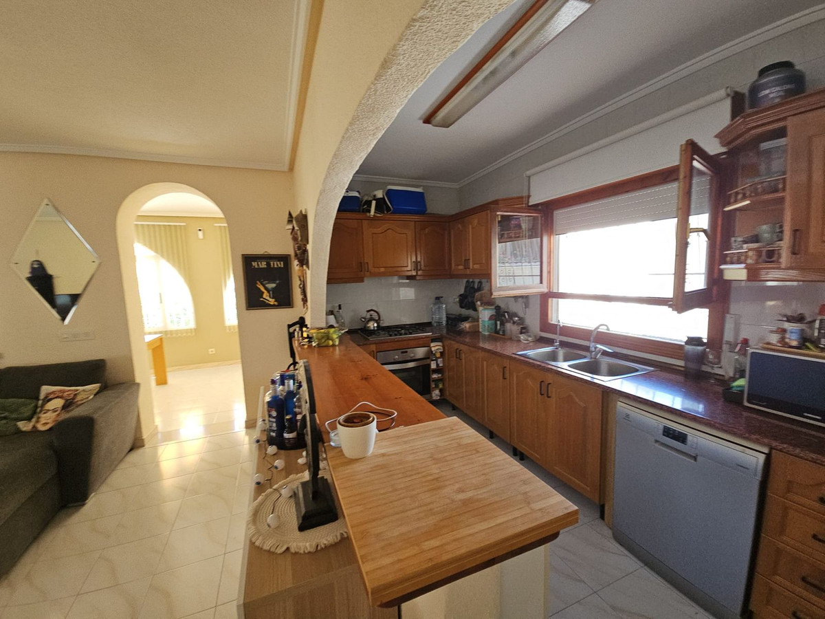 Se vende Villa - Chalet de 4 dormitorios en Costa Blanca, Alicante, España