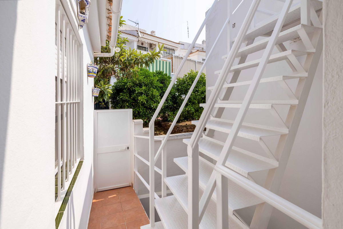 Se vende Villa - Chalet de 3 dormitorios en Costa Del Sol, Málaga, España