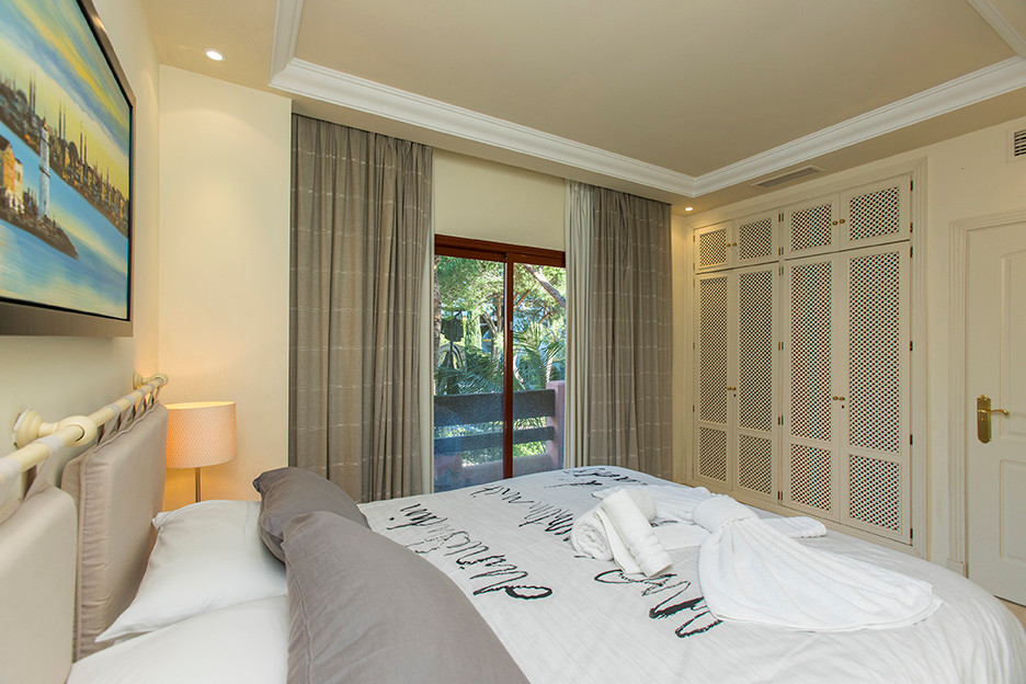 3 Bed Apartment for sale in Marbella Costa Del Sol, Málaga, Spain