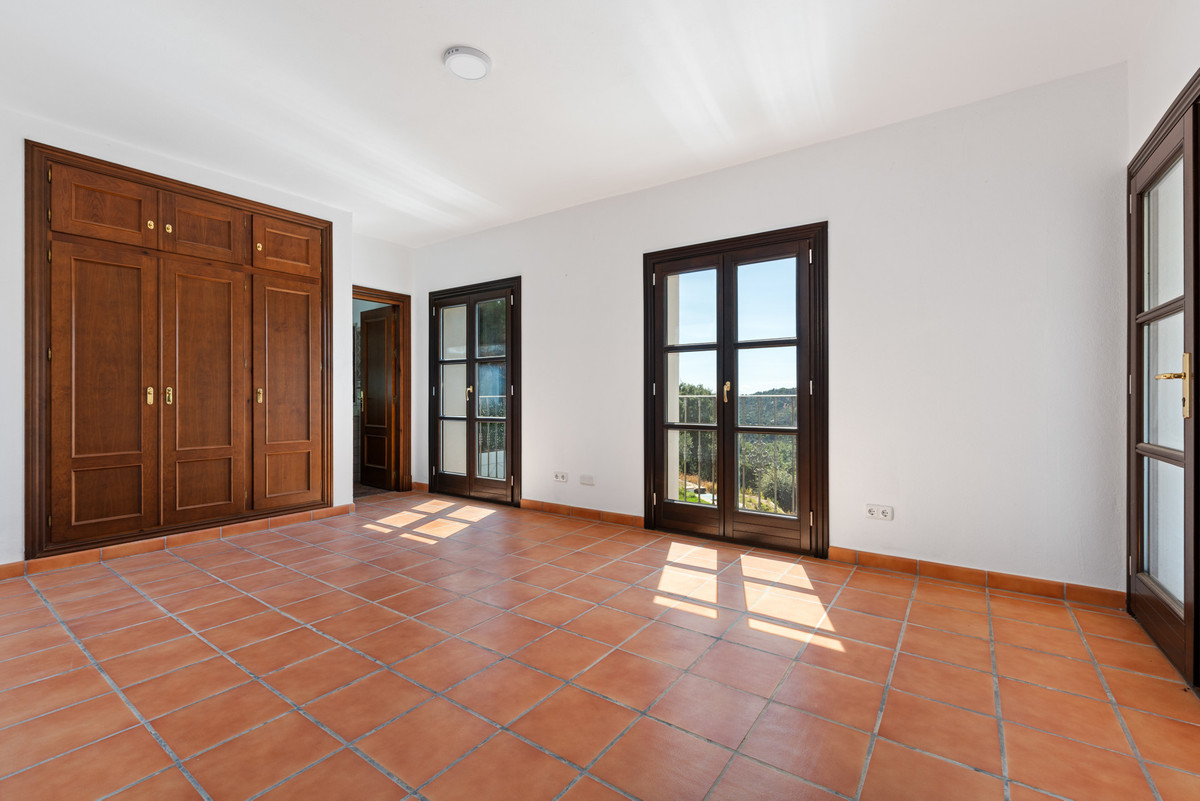 4 Bed Townhouse for sale in Casares Costa Del Sol, Málaga, Spain