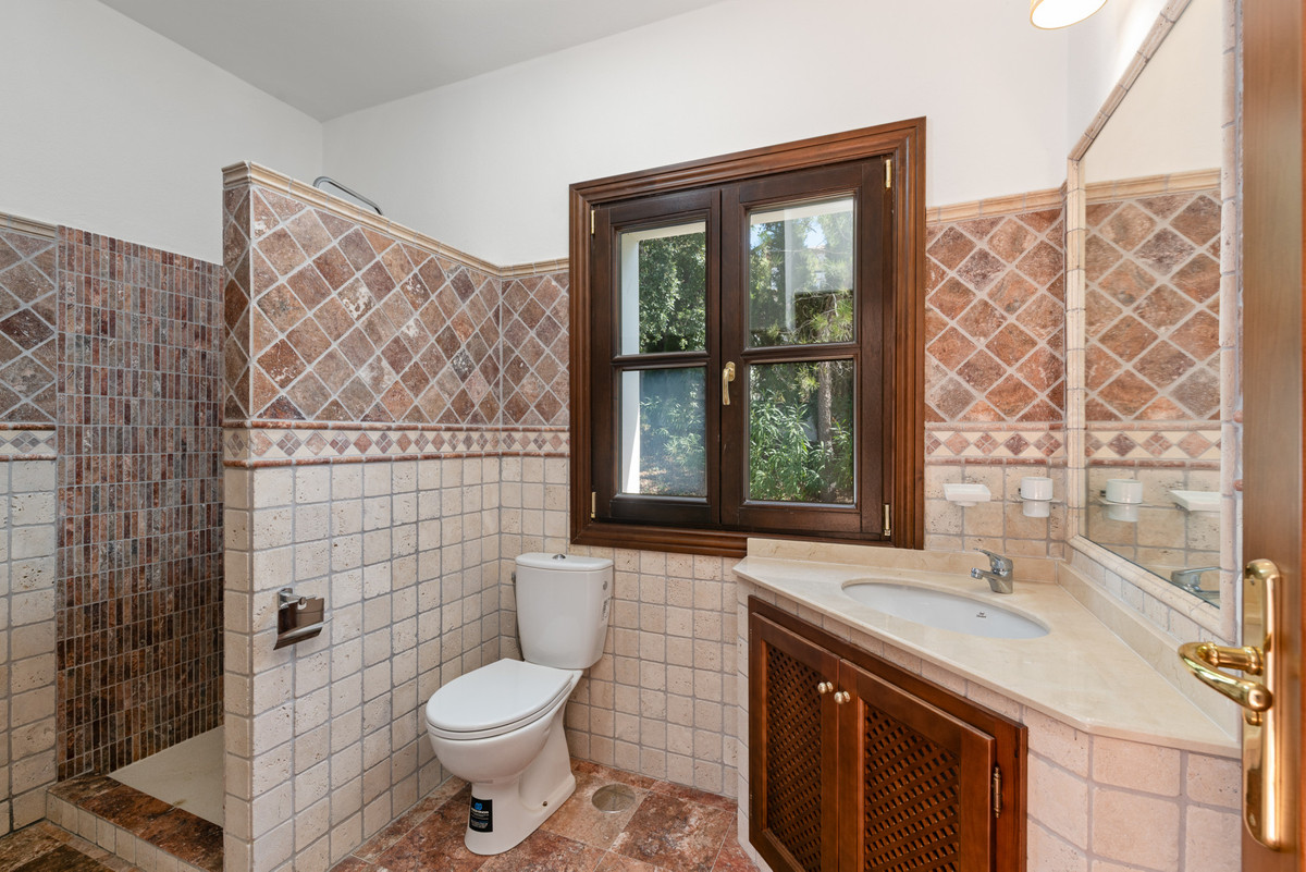 4 Bed Townhouse for sale in Casares Costa Del Sol, Málaga, Spain