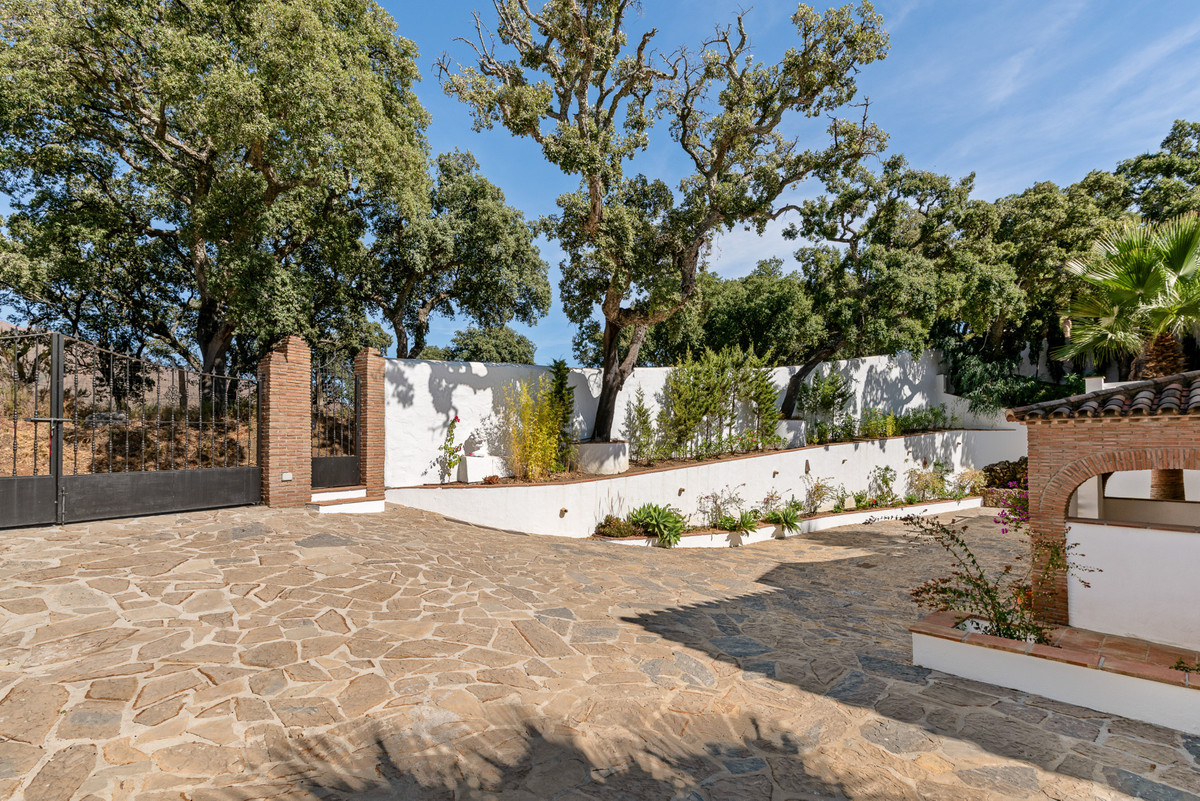 4 Bed Townhouse for sale in Casares Costa Del Sol, Málaga, Spain
