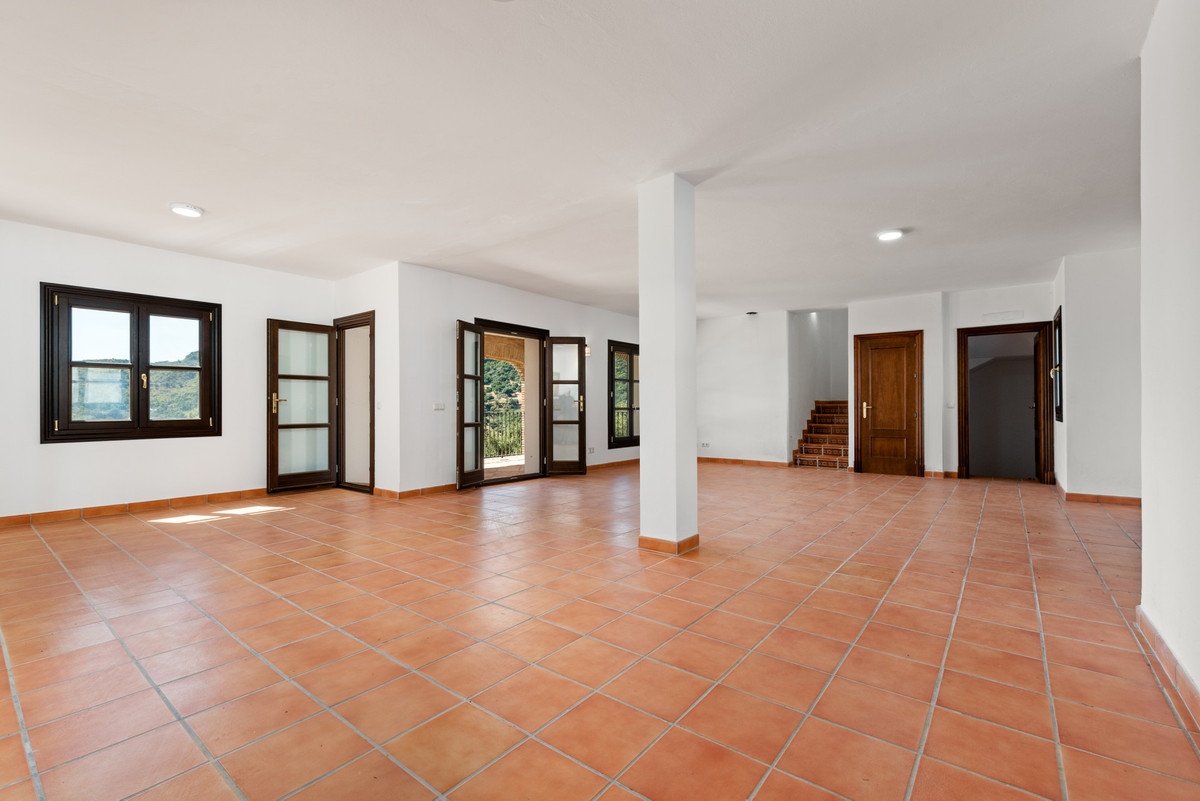 4 Bed Townhouse for sale in Casares Costa Del Sol, Málaga, Spain