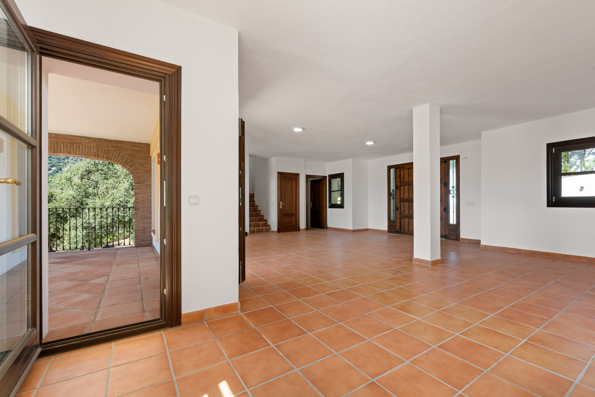 4 Bed Townhouse for sale in Casares Costa Del Sol, Málaga, Spain