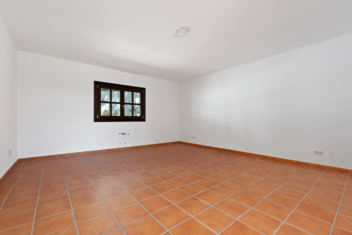 4 Bed Townhouse for sale in Casares Costa Del Sol, Málaga, Spain