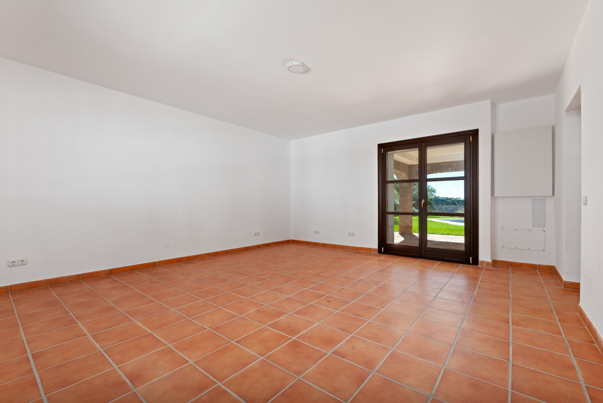 4 Bed Townhouse for sale in Casares Costa Del Sol, Málaga, Spain
