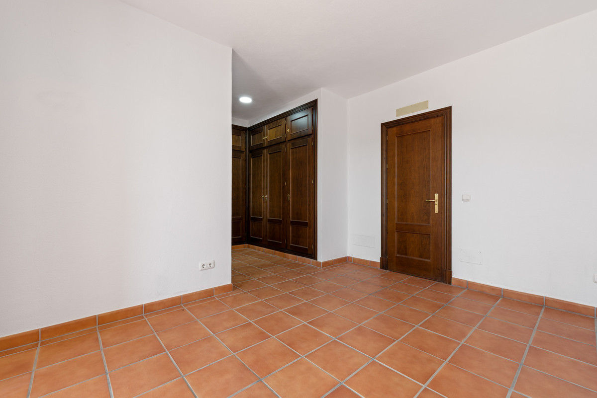 4 Bed Townhouse for sale in Casares Costa Del Sol, Málaga, Spain