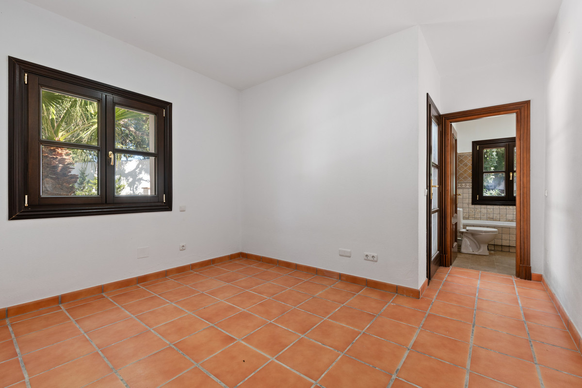 4 Bed Townhouse for sale in Casares Costa Del Sol, Málaga, Spain