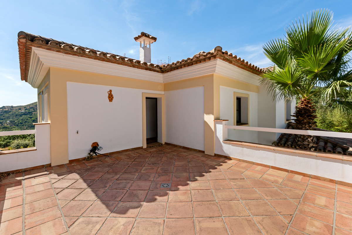 4 Bed Townhouse for sale in Casares Costa Del Sol, Málaga, Spain