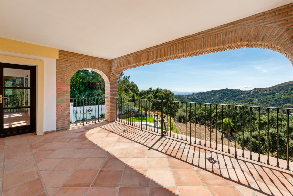 4 Bed Townhouse for sale in Casares Costa Del Sol, Málaga, Spain