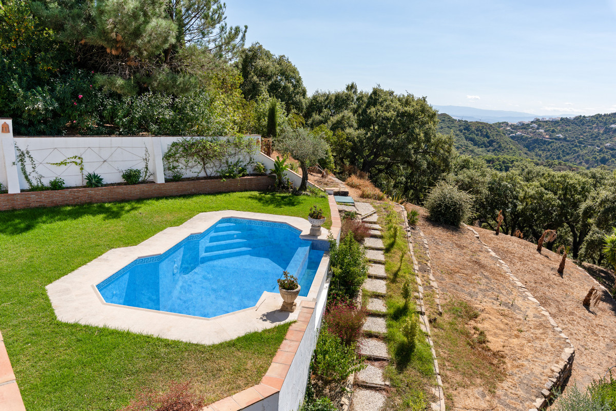 4 Bed Townhouse for sale in Casares Costa Del Sol, Málaga, Spain