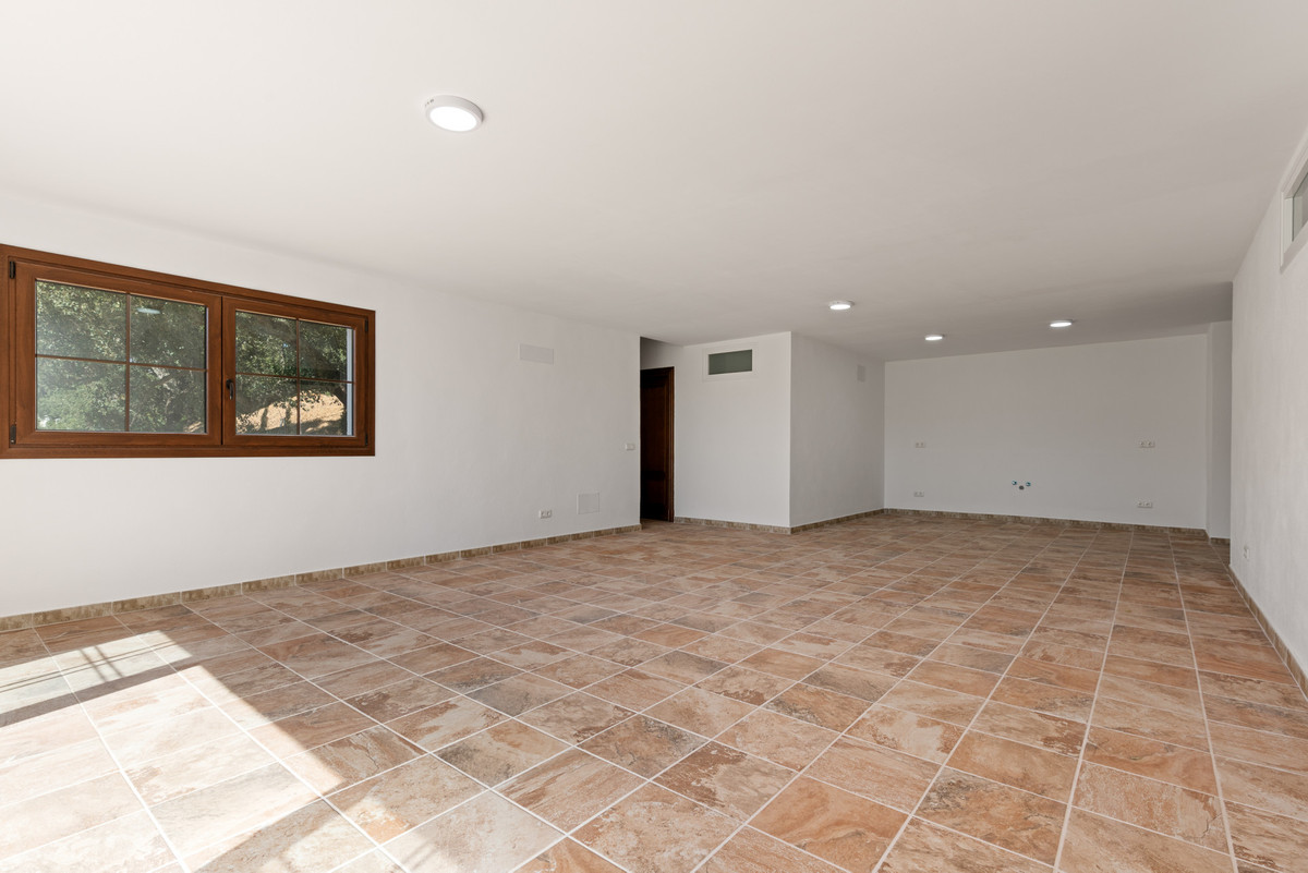 4 Bed Townhouse for sale in Casares Costa Del Sol, Málaga, Spain