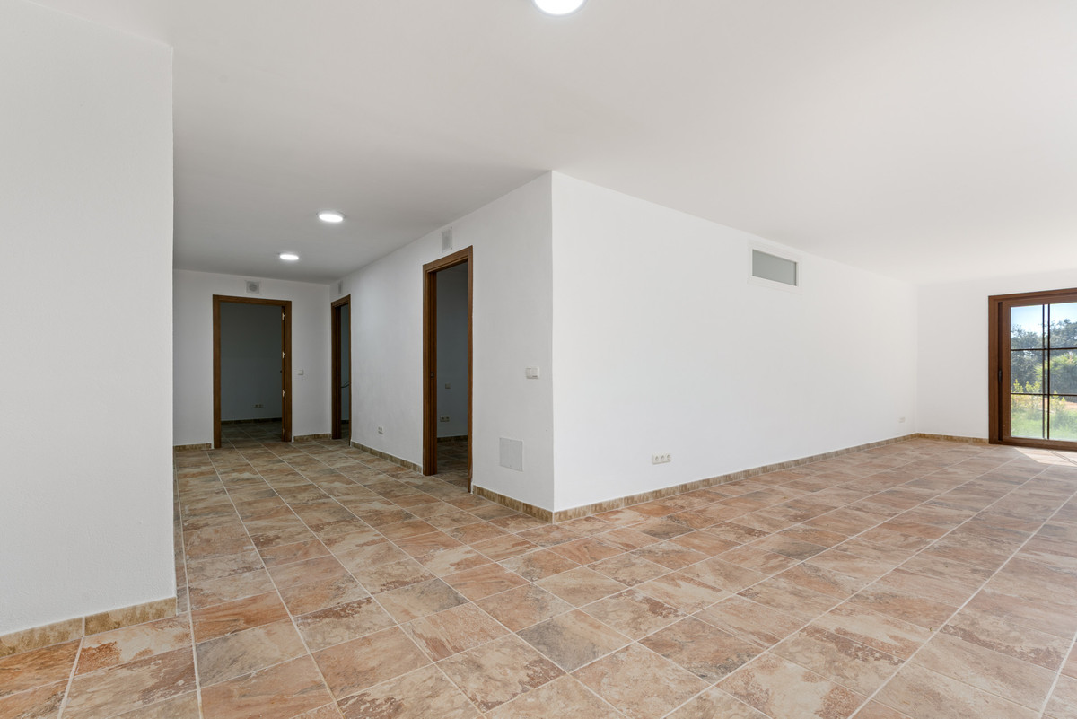 4 Bed Townhouse for sale in Casares Costa Del Sol, Málaga, Spain