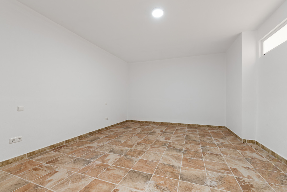 4 Bed Townhouse for sale in Casares Costa Del Sol, Málaga, Spain