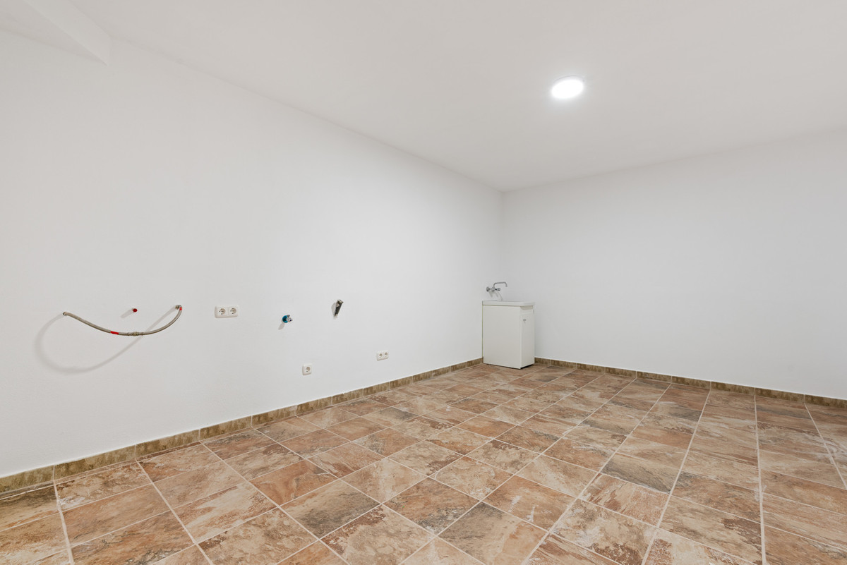 4 Bed Townhouse for sale in Casares Costa Del Sol, Málaga, Spain