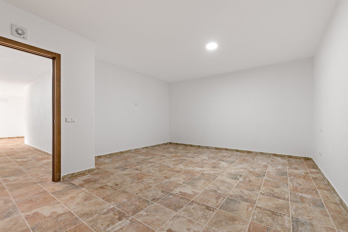 4 Bed Townhouse for sale in Casares Costa Del Sol, Málaga, Spain