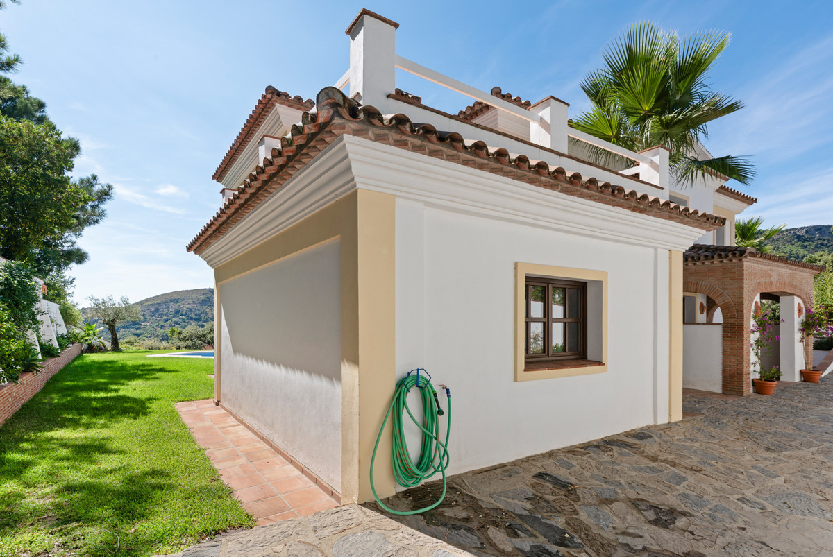 4 Bed Townhouse for sale in Casares Costa Del Sol, Málaga, Spain