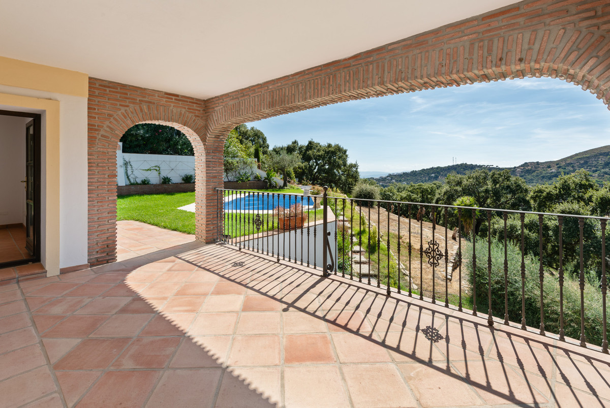 4 Bed Townhouse for sale in Casares Costa Del Sol, Málaga, Spain