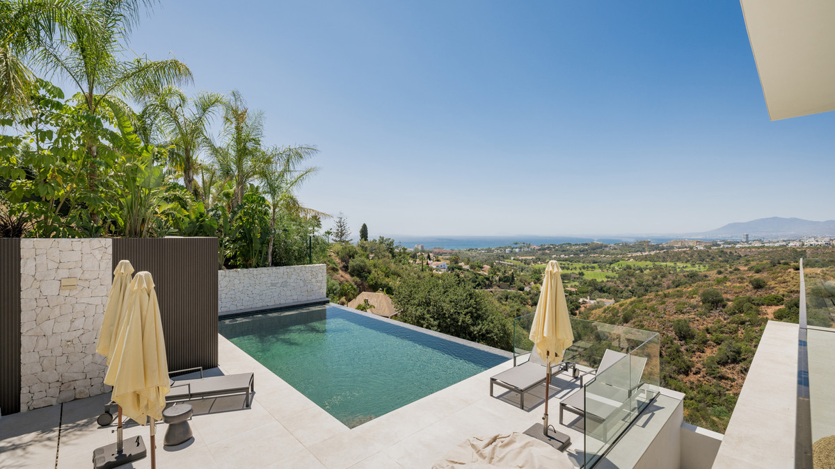 4 Bed Townhouse for sale in El Rosario Costa Del Sol, Málaga, Spain