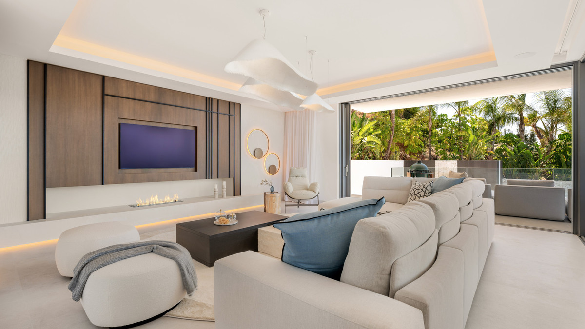 4 Bed Townhouse for sale in El Rosario Costa Del Sol, Málaga, Spain
