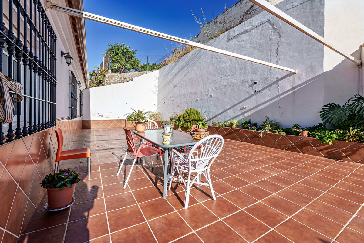 Se vende Villa - Chalet de 3 dormitorios en Málaga Ciudad, Málaga, España