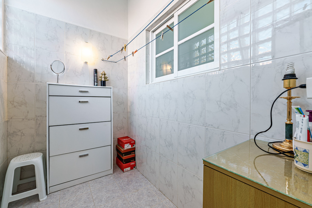 Se vende Villa - Chalet de 3 dormitorios en Málaga Ciudad, Málaga, España