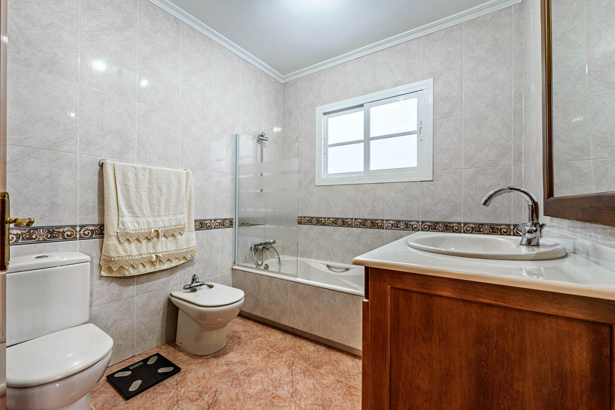 Se vende Villa - Chalet de 3 dormitorios en Málaga Ciudad, Málaga, España