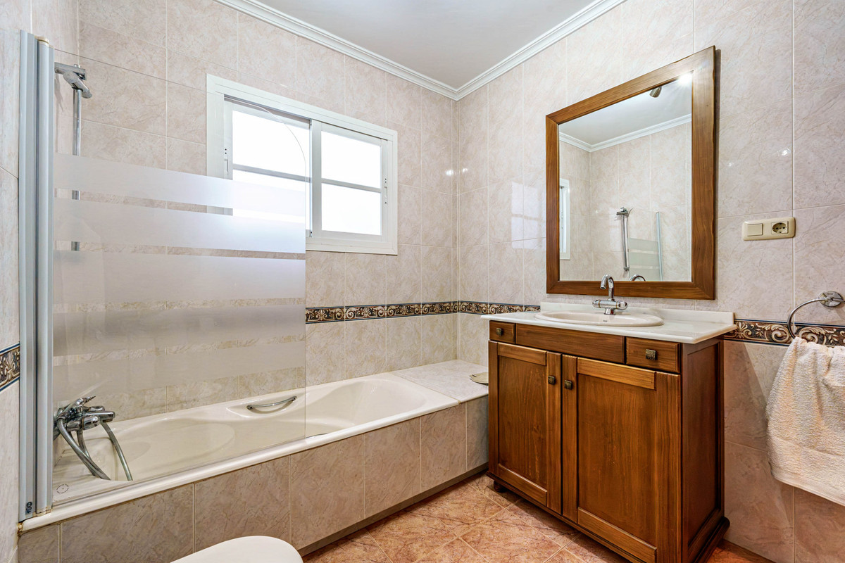 Se vende Villa - Chalet de 3 dormitorios en Málaga Ciudad, Málaga, España