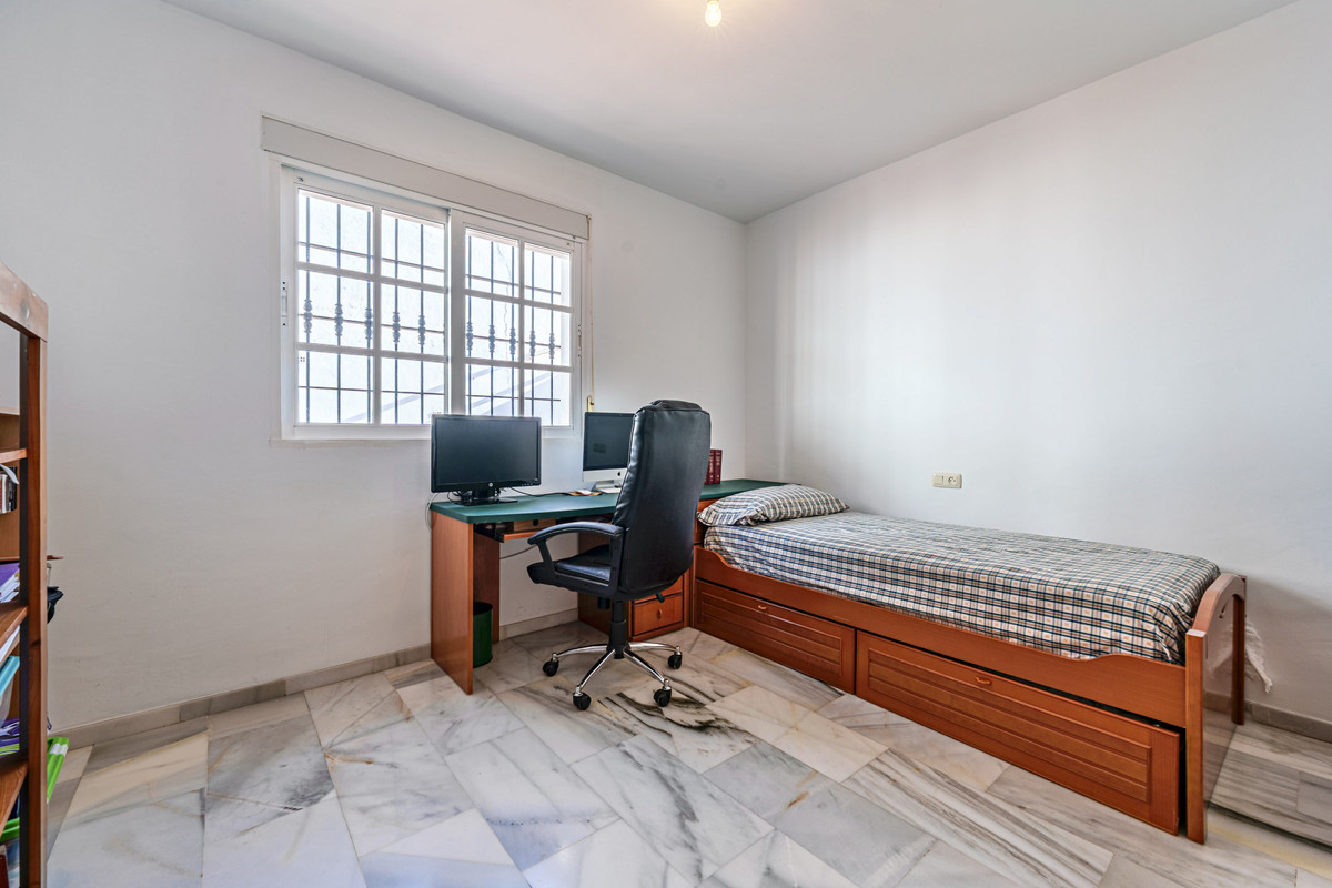 Se vende Villa - Chalet de 3 dormitorios en Málaga Ciudad, Málaga, España