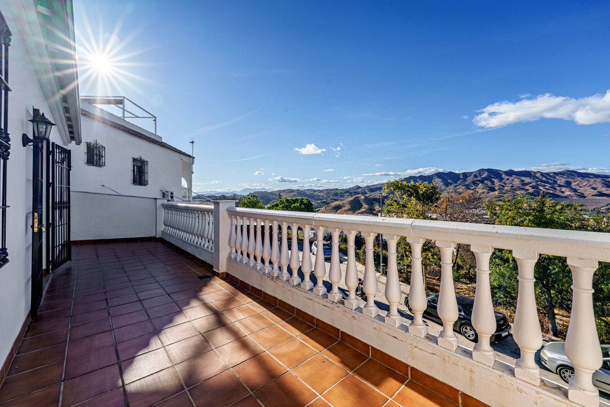 Se vende Villa - Chalet de 3 dormitorios en Málaga Ciudad, Málaga, España